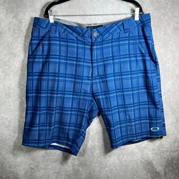 Oakley Hybrid Performance Shorts Mens 38W Blue Plaid Chino Flat Front Outdoor‎ - Picture 1 of 8